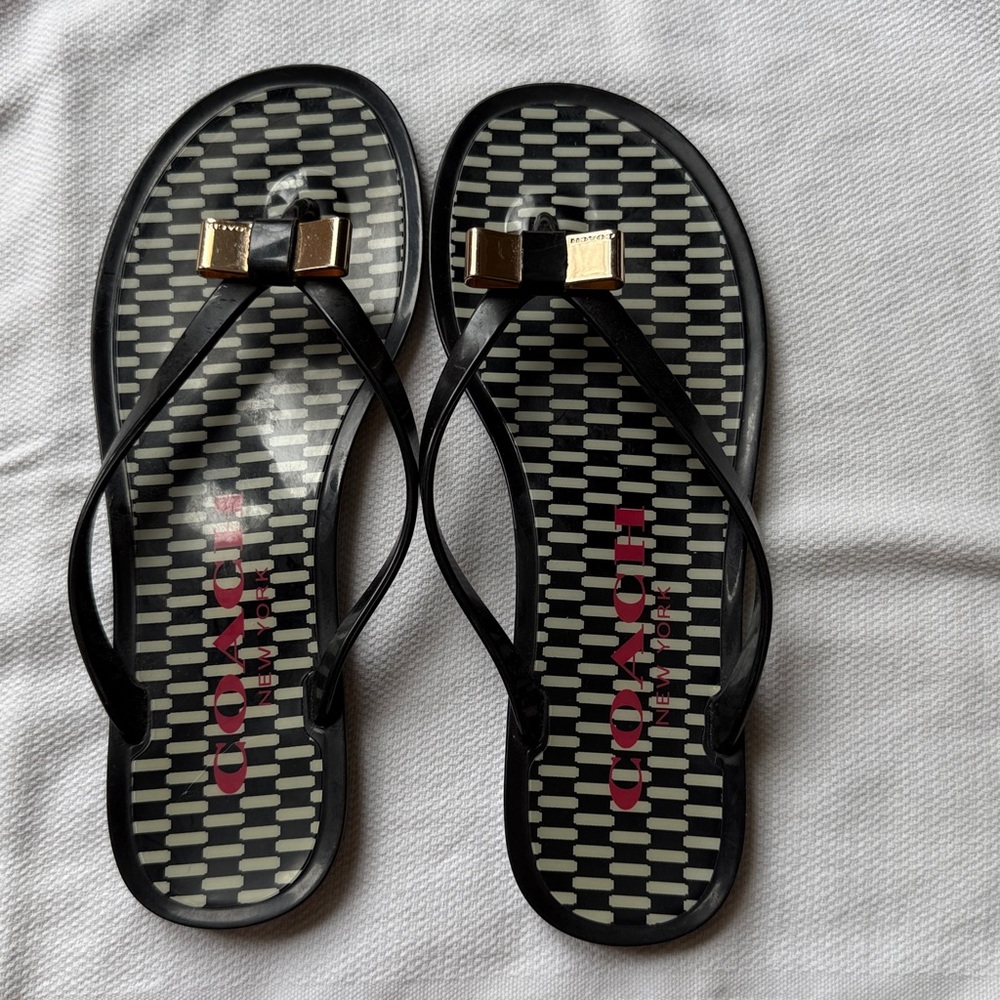 Coach Landon Jelly Thong Sandals With Gold Metal Bow Size 7 - Picture 2 of 10